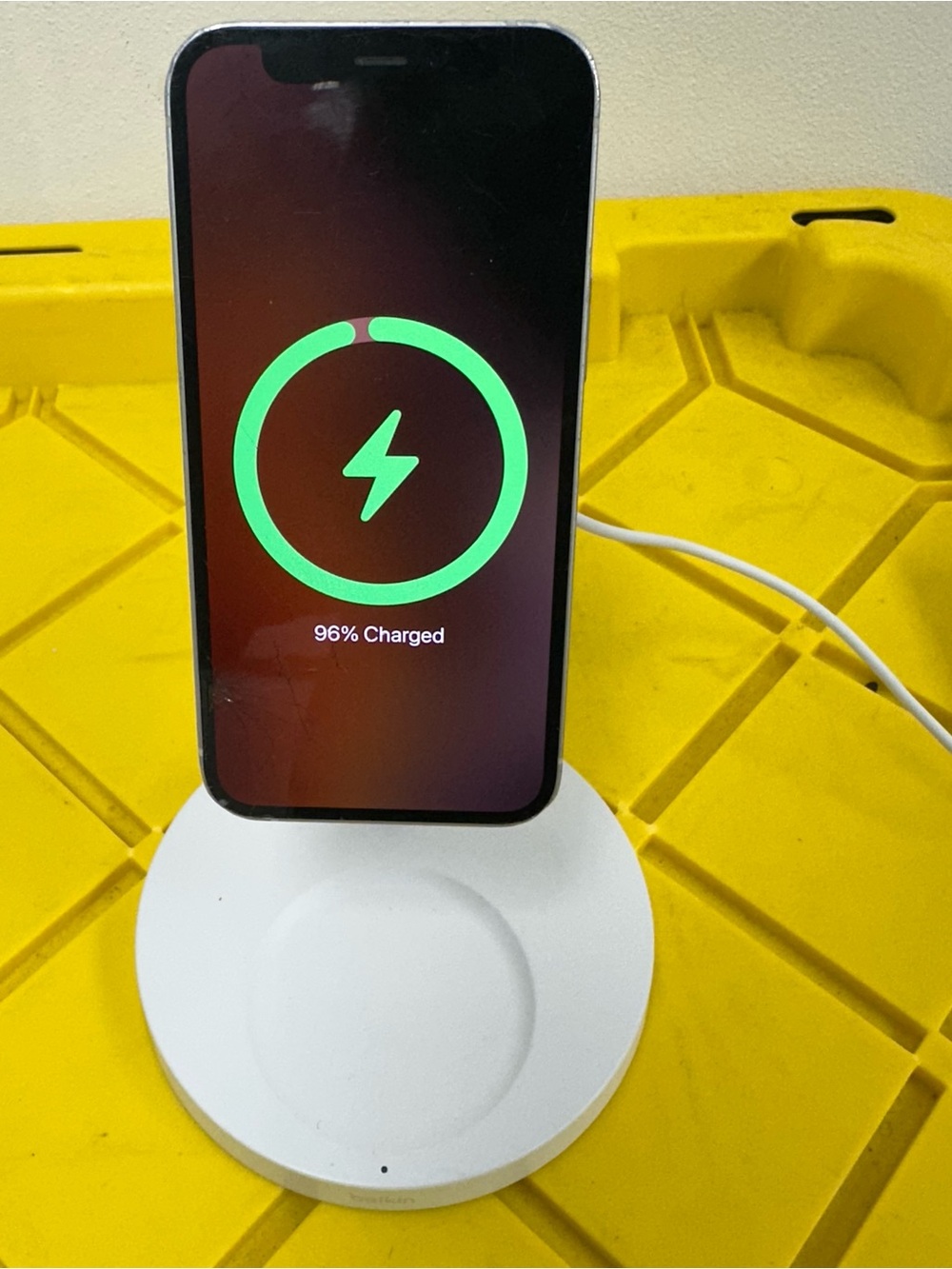 Belkin 2-in-1 Wireless Charger Stand with Mag Safe White